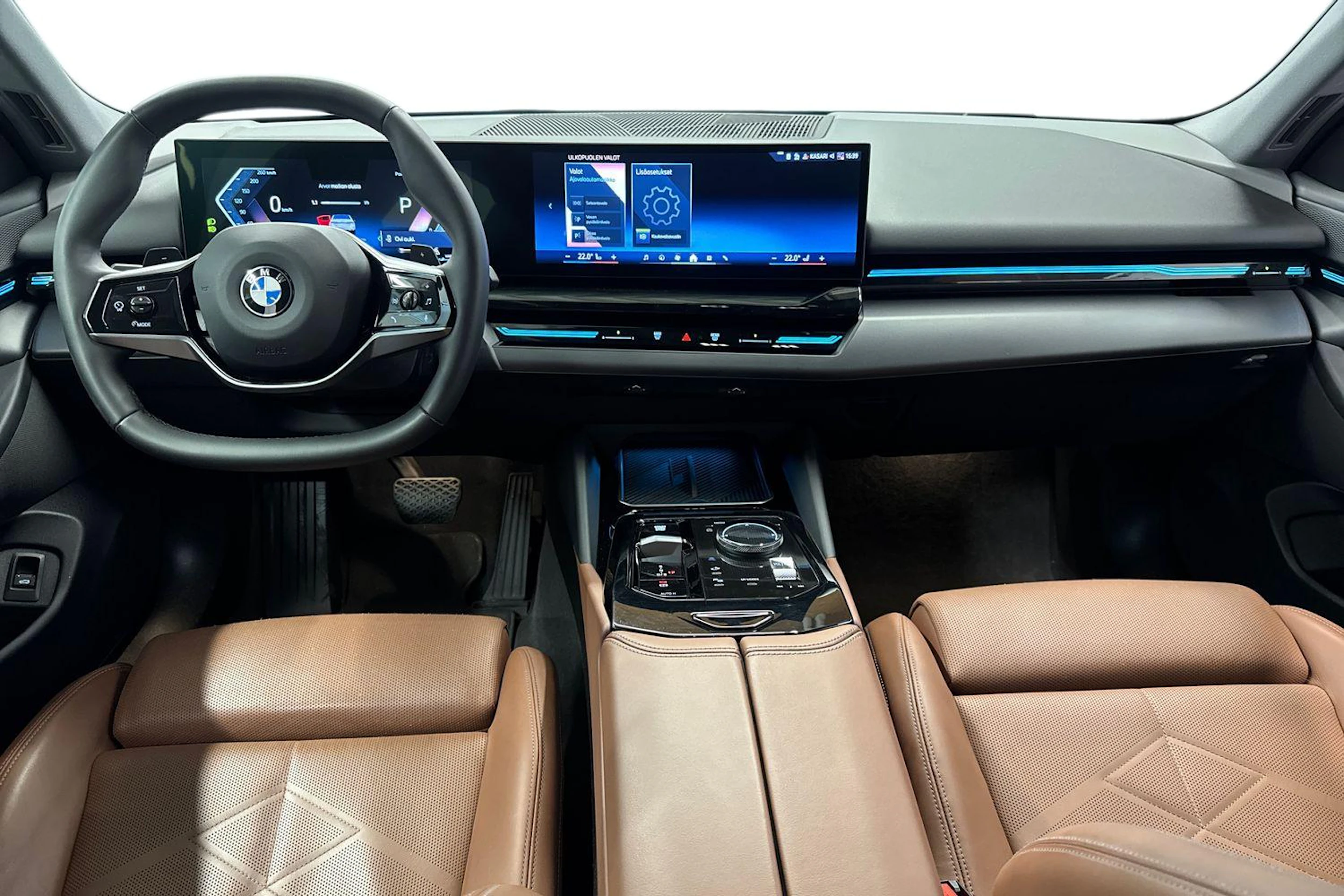 valkoinen BMW 520 2024 kuva 9.