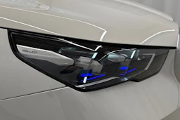 valkoinen BMW 520 2024 kuva 32.