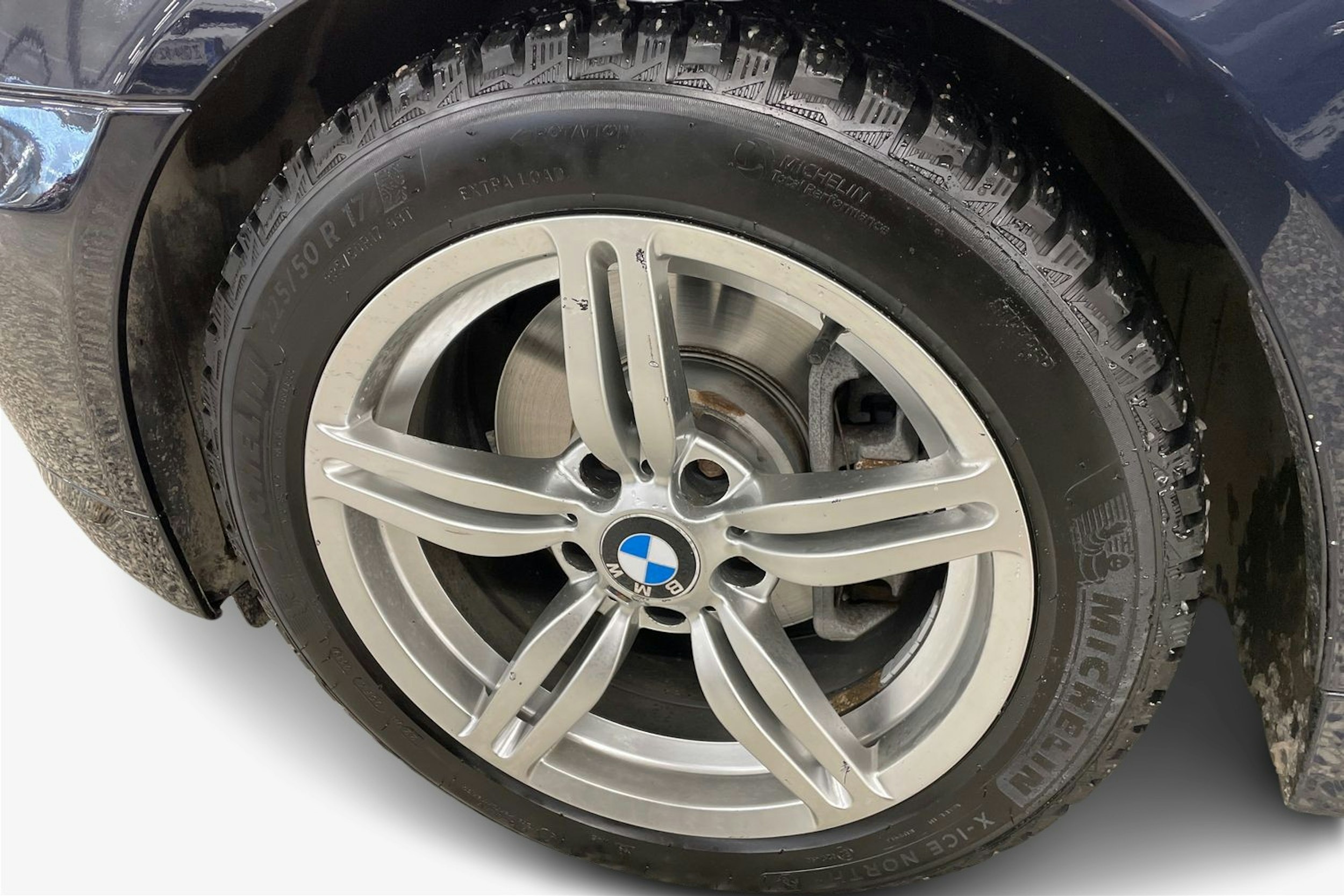 sininen BMW 523 2008 kuva 11.