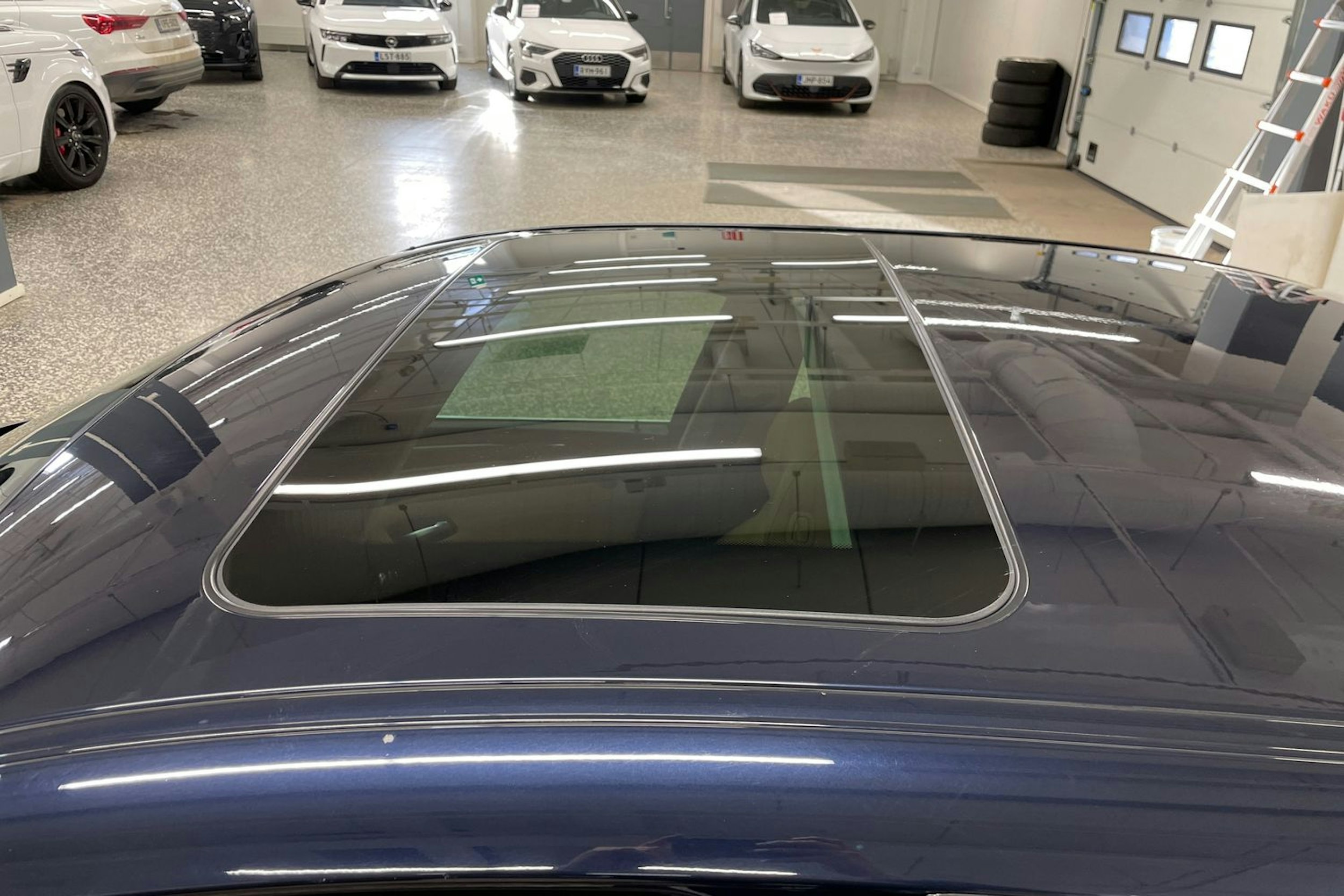 sininen BMW 523 2008 kuva 14.