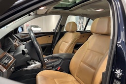 sininen BMW 523 2008 kuva 15.