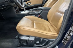 sininen BMW 523 2008 kuva 16.