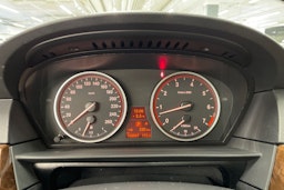 sininen BMW 523 2008 kuva 18.