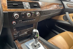 sininen BMW 523 2008 kuva 20.