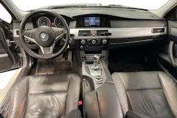 Harmaa BMW 523 2008 kuva 7.