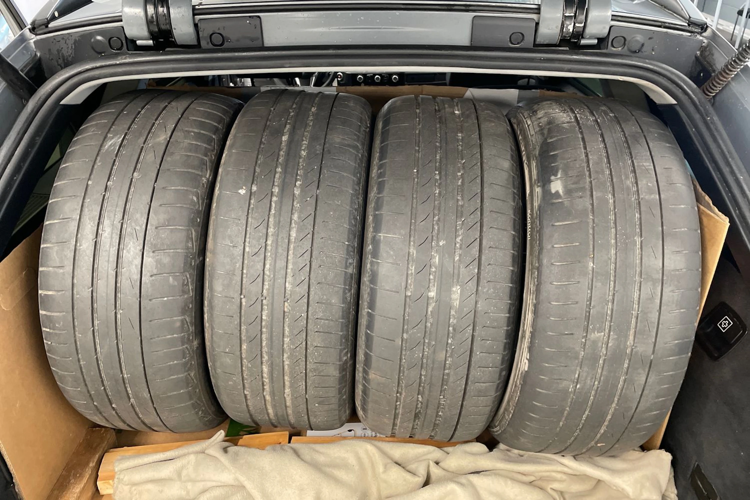 Harmaa BMW 523 2008 kuva 10.