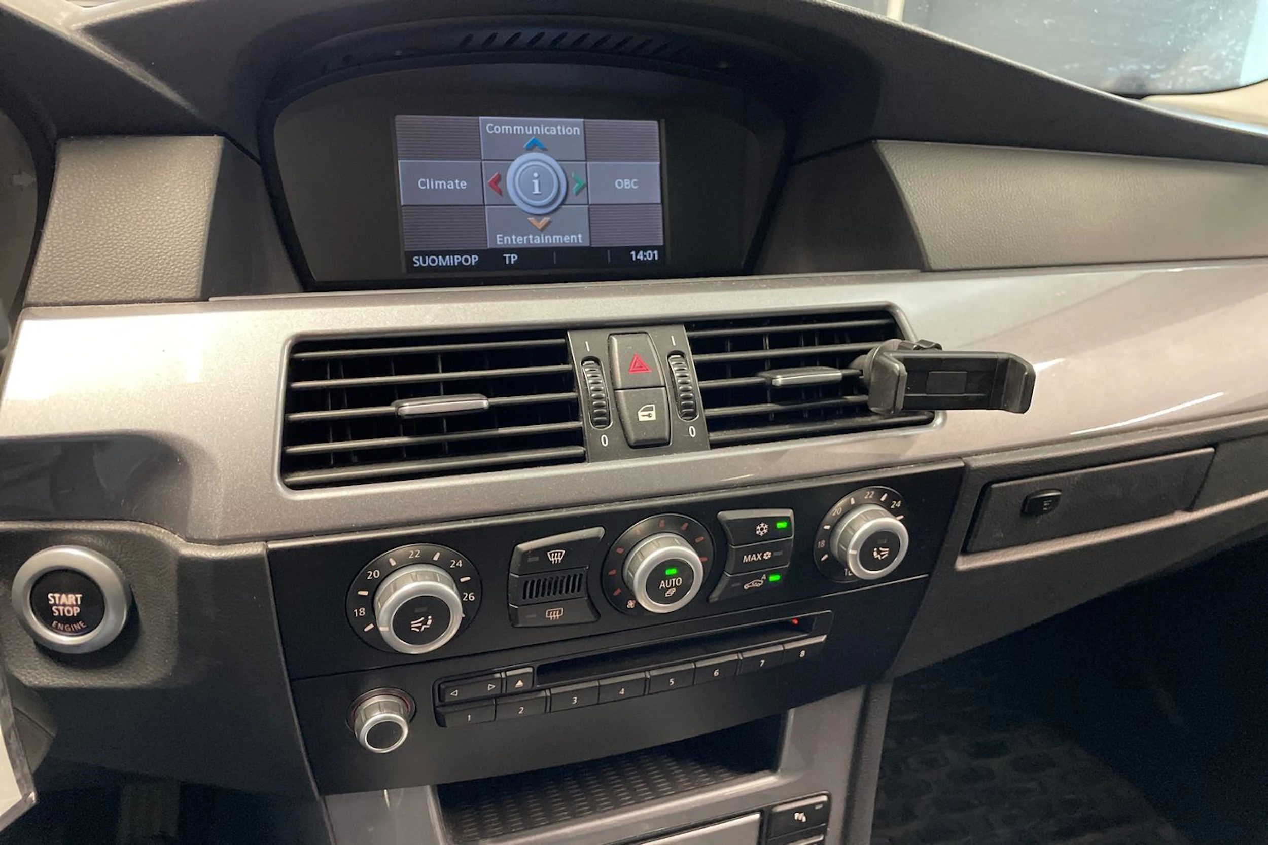 Harmaa BMW 523 2008 kuva 16.