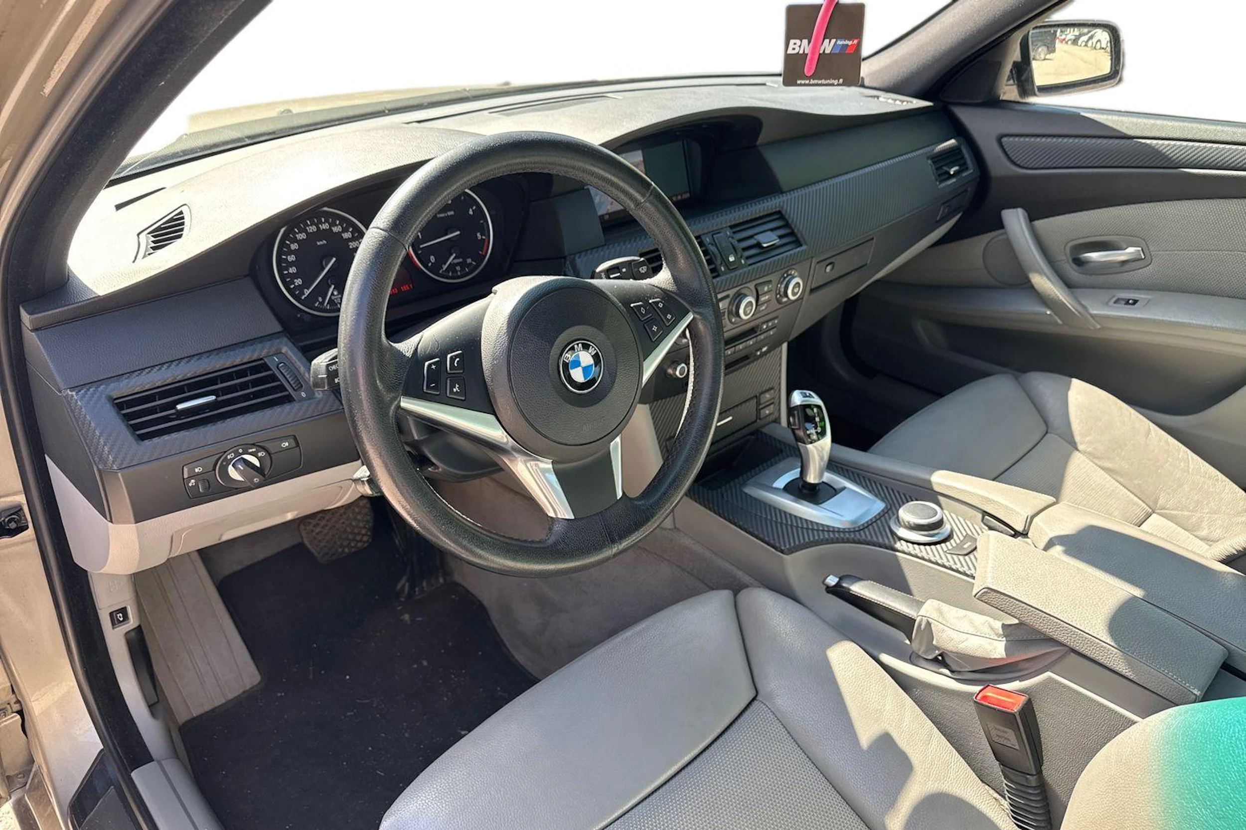 ruskea (beige) BMW 525 2008 kuva 3.