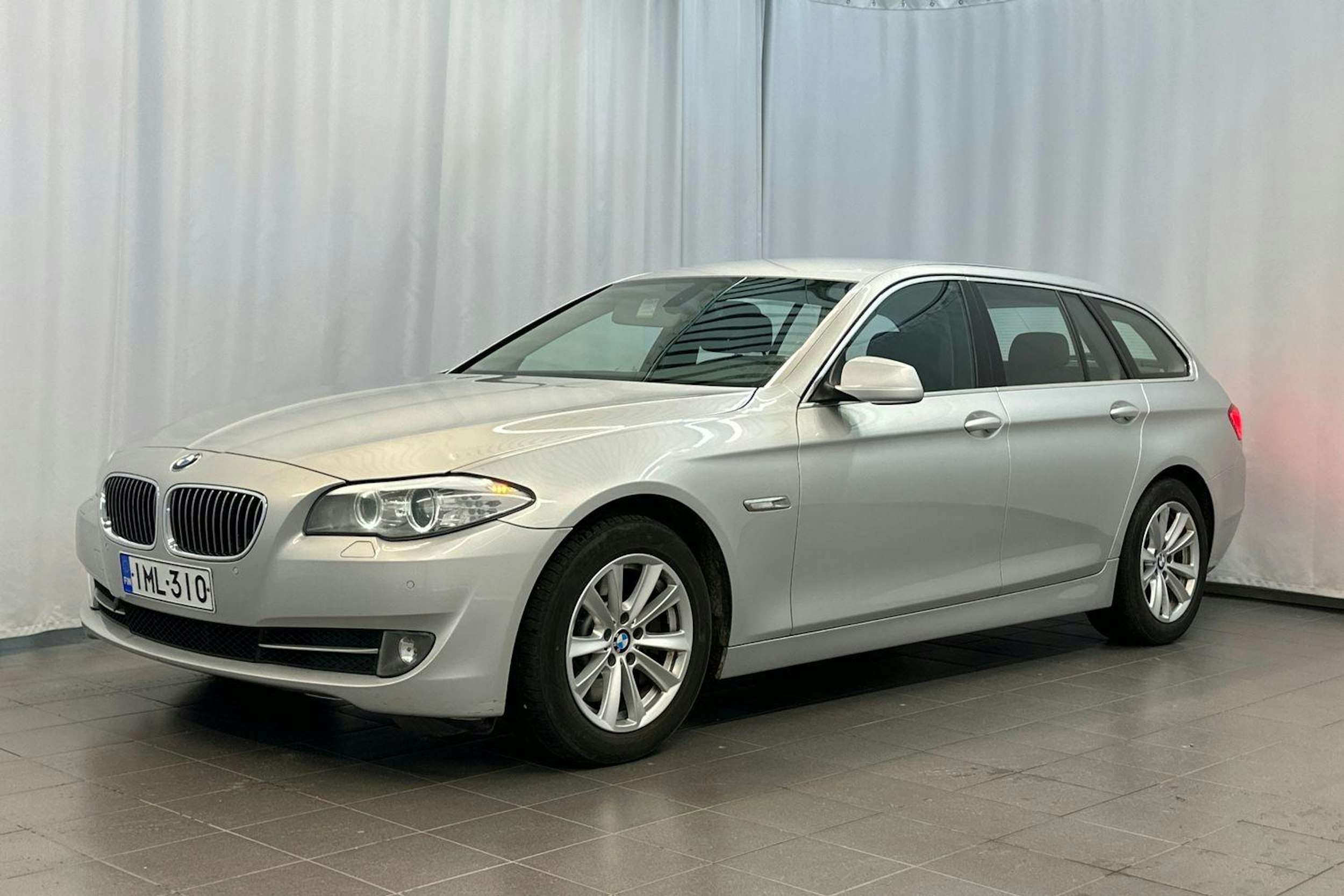 harmaa BMW 525 2011 kuva 7.