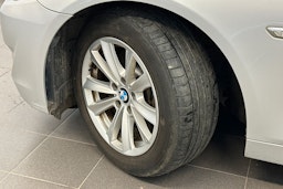 harmaa BMW 525 2011 kuva 9.