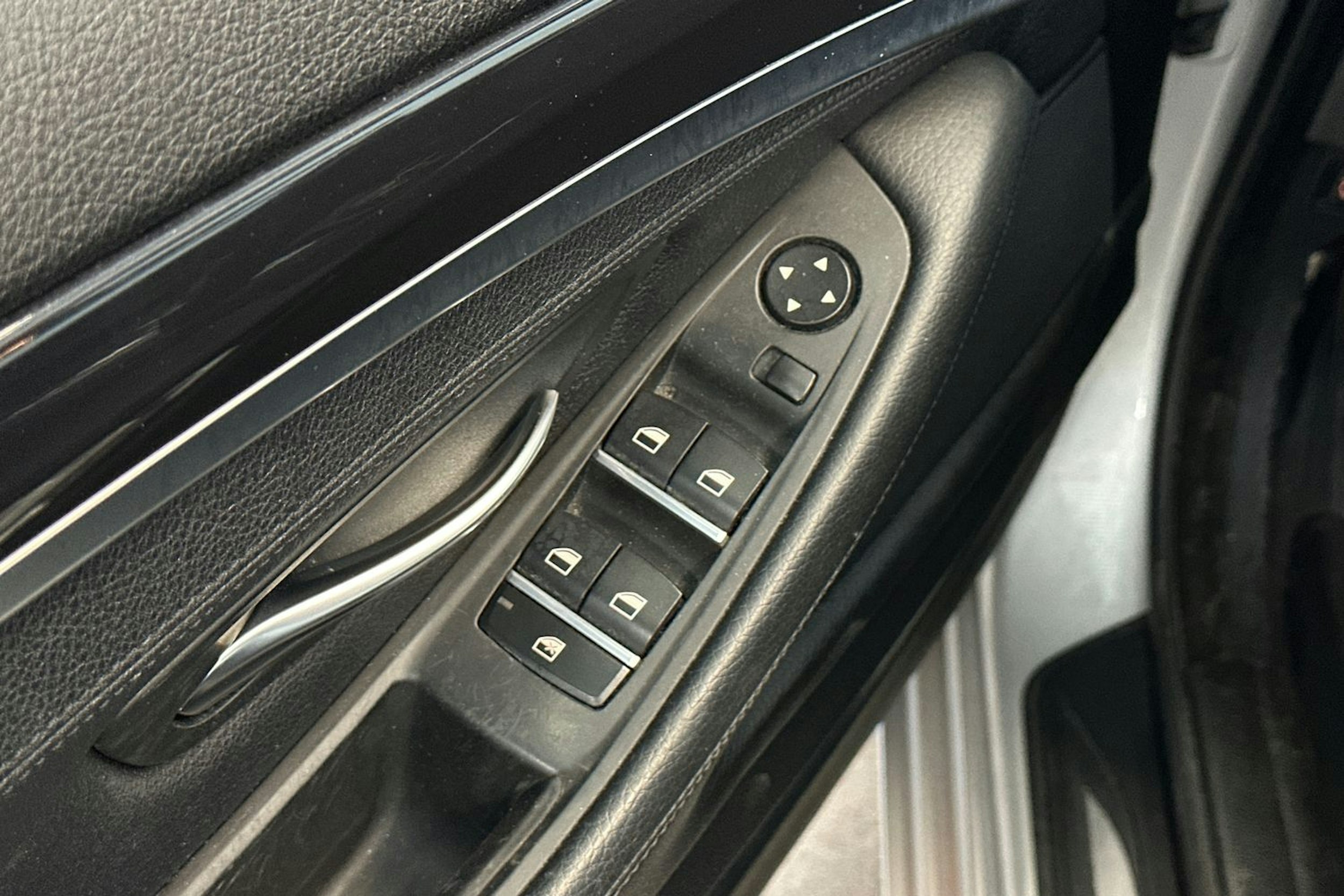 harmaa BMW 525 2011 kuva 15.