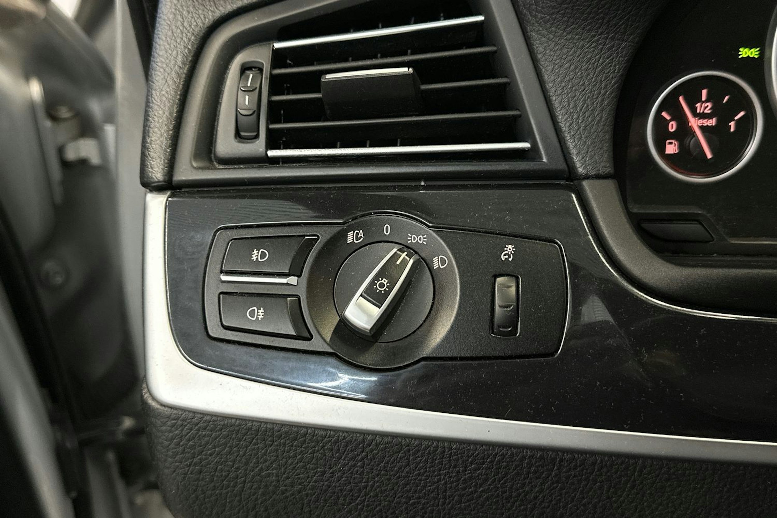 harmaa BMW 525 2011 kuva 17.