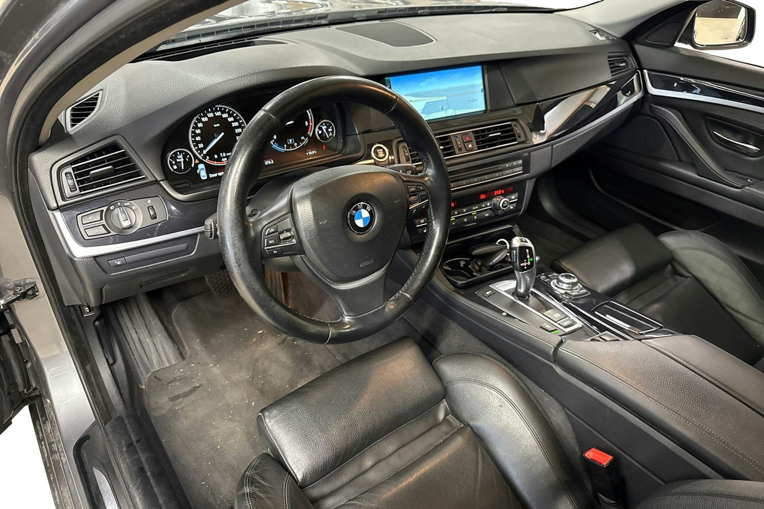 harmaa BMW 525 2011 kuva 3.