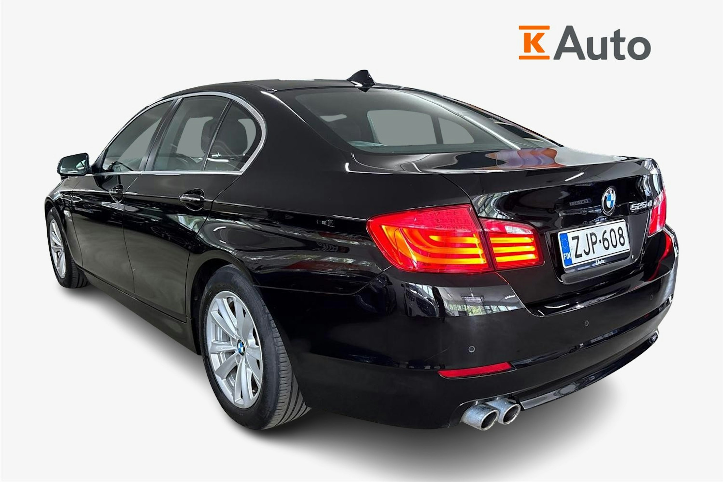 musta BMW 525 2011 kuva 2.