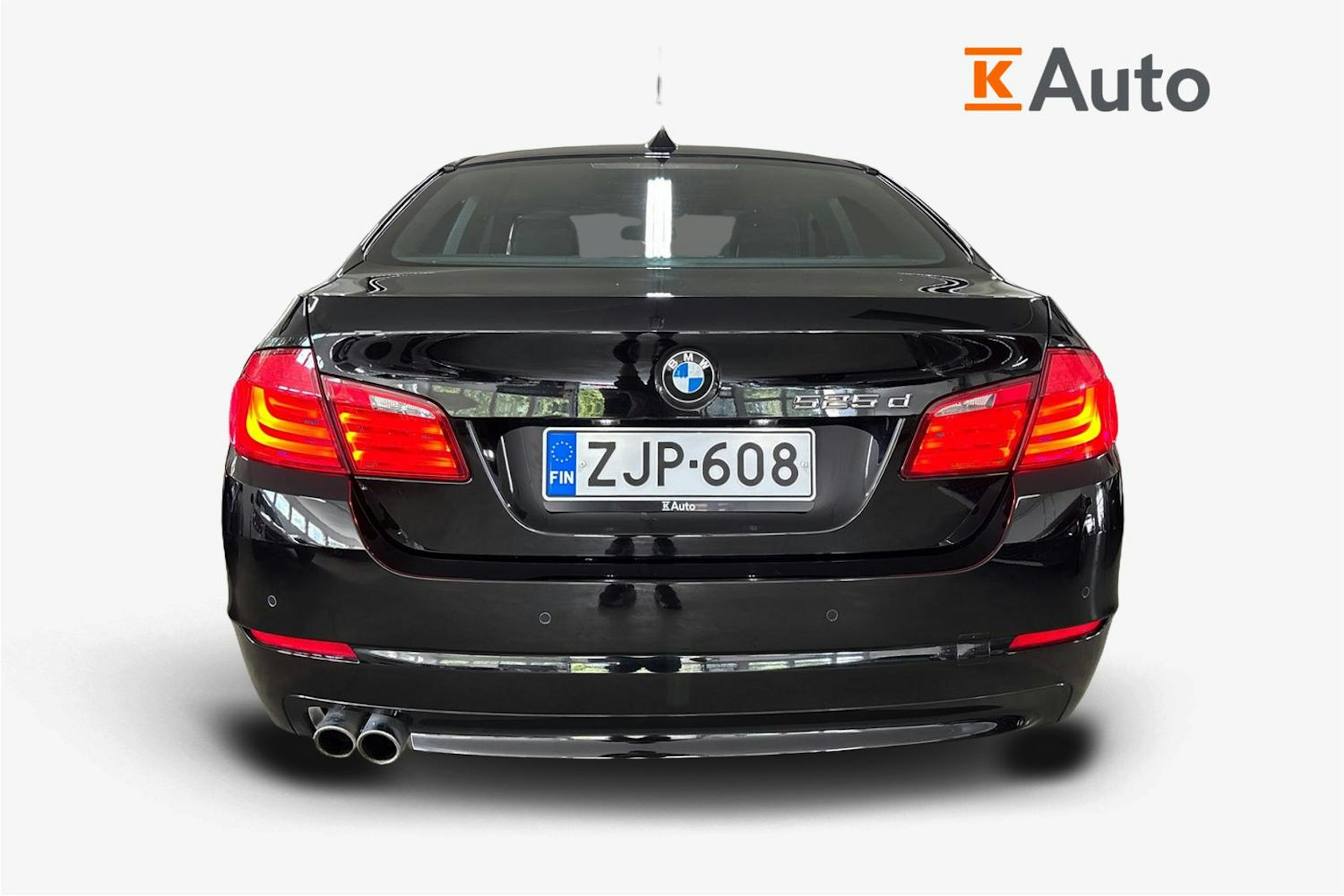 musta BMW 525 2011 kuva 3.