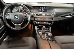 musta BMW 525 2011 kuva 9.