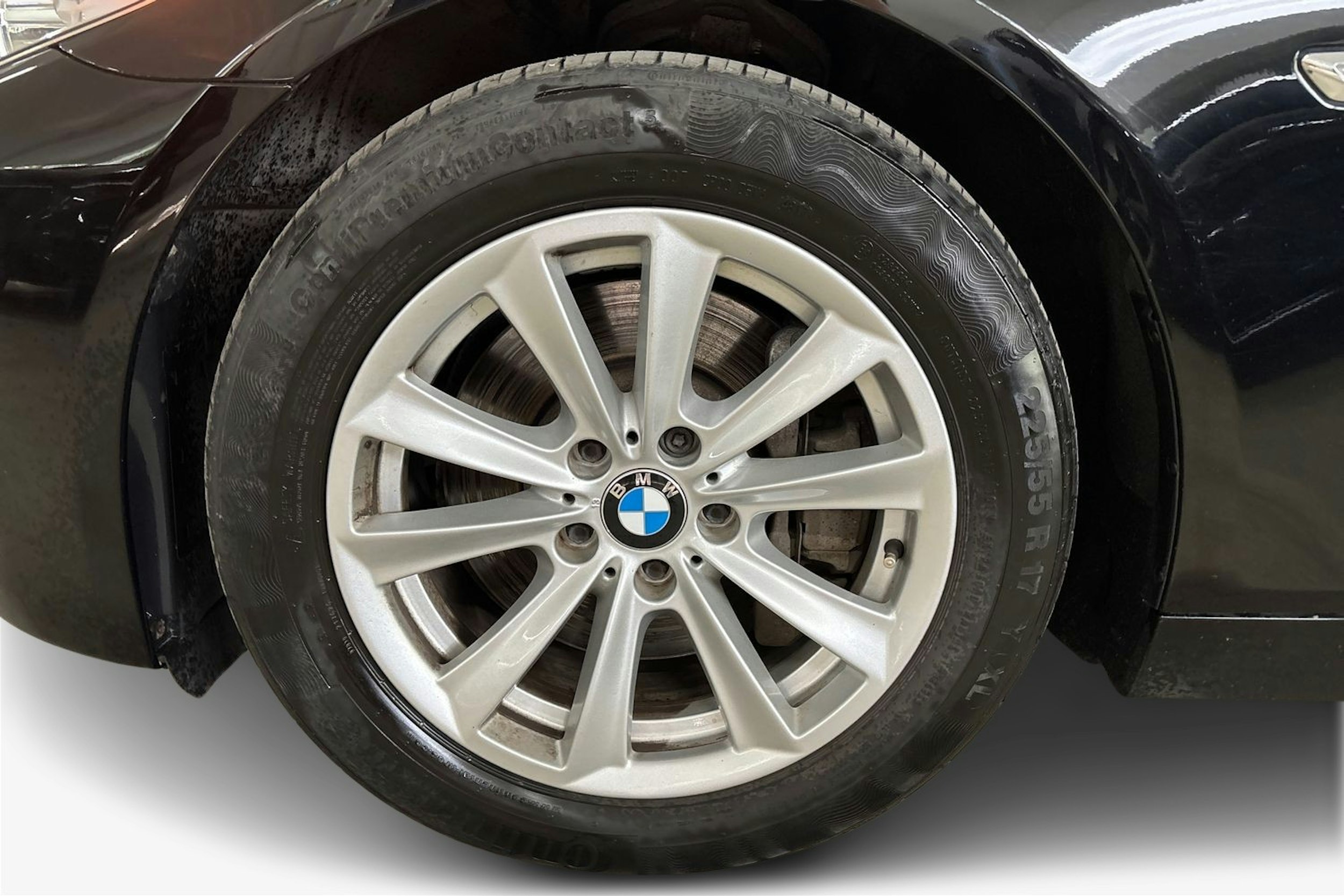 musta BMW 525 2011 kuva 11.