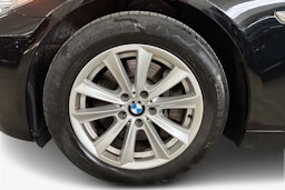 musta BMW 525 2011 kuva 11.