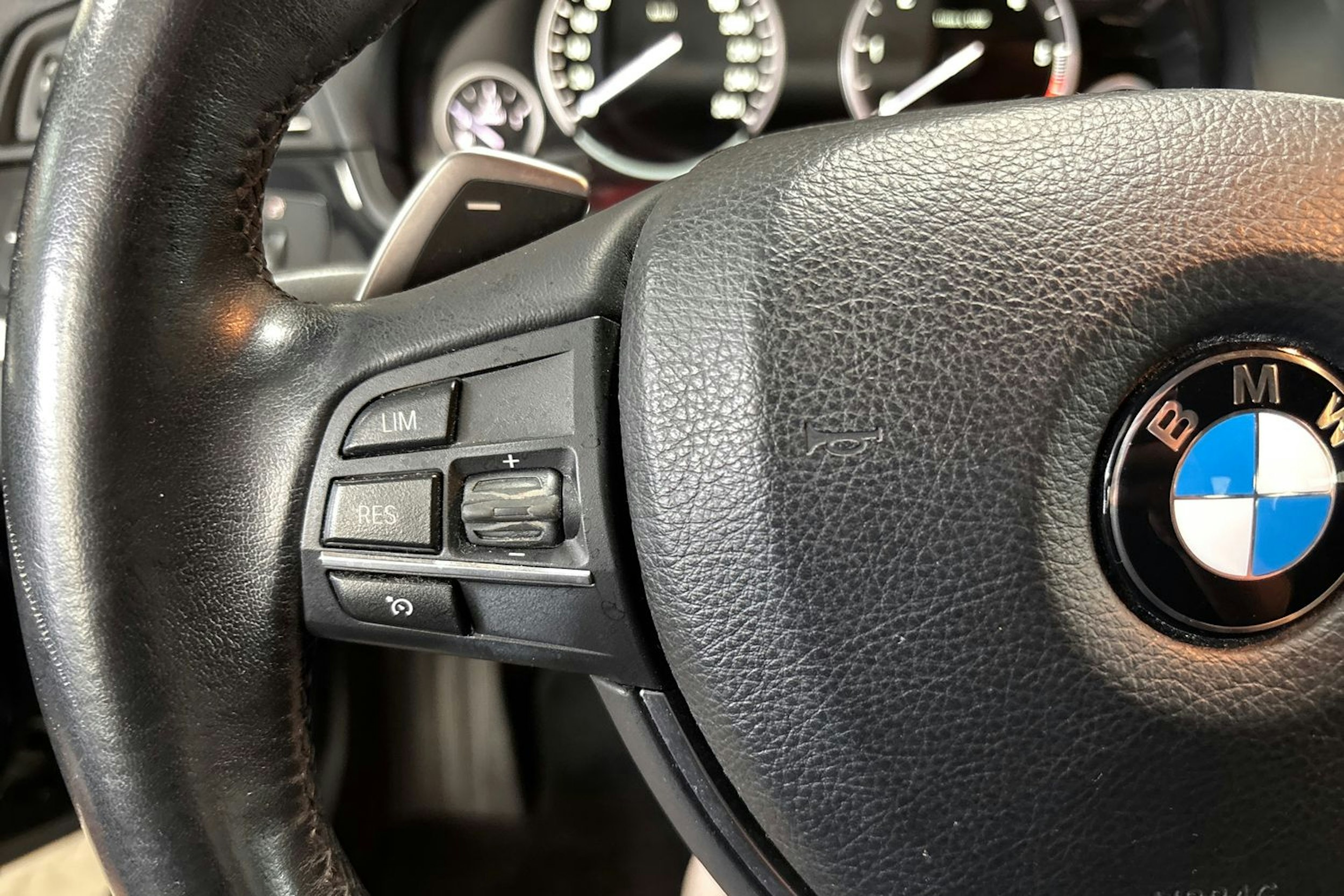 musta BMW 525 2011 kuva 17.