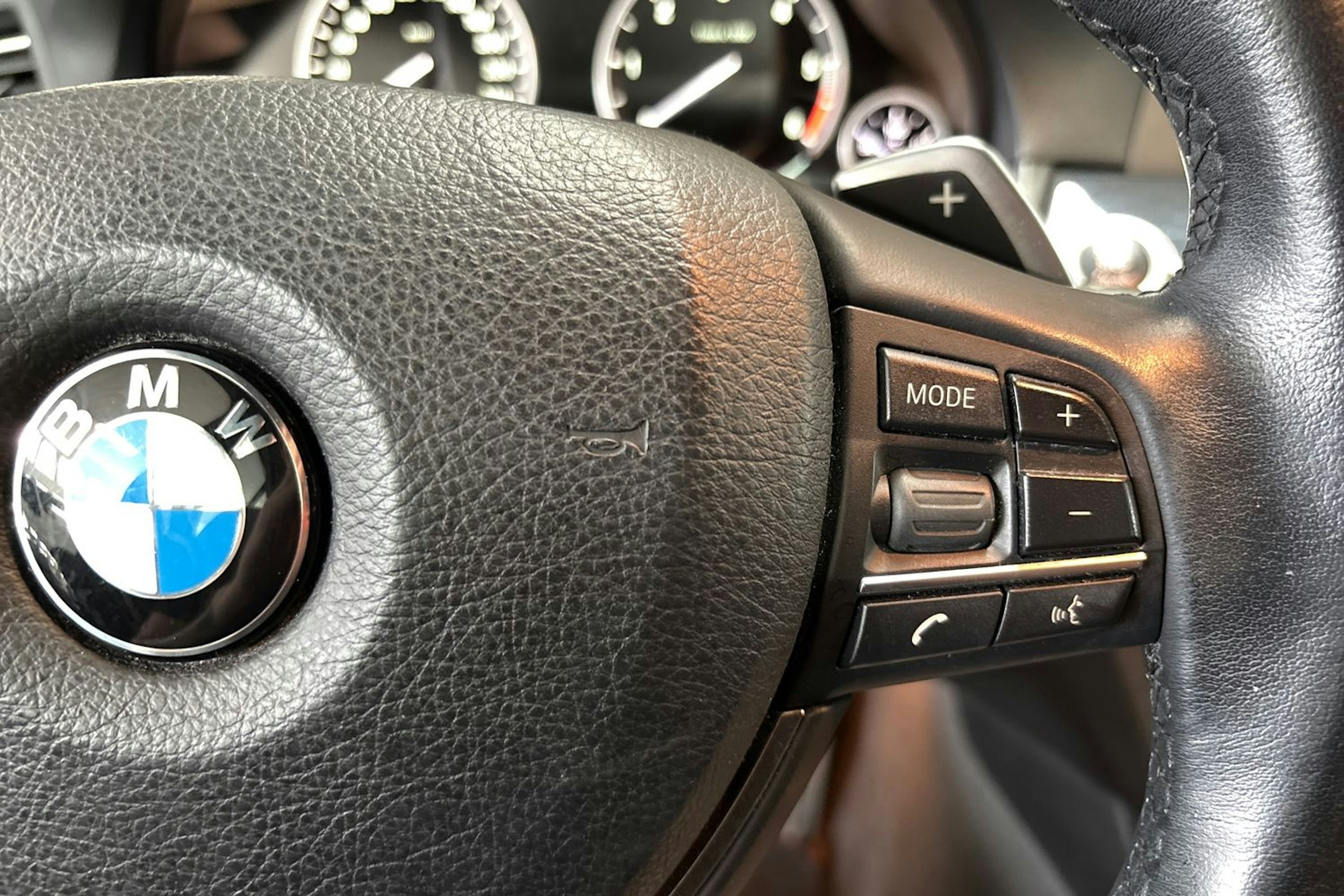 musta BMW 525 2011 kuva 18.