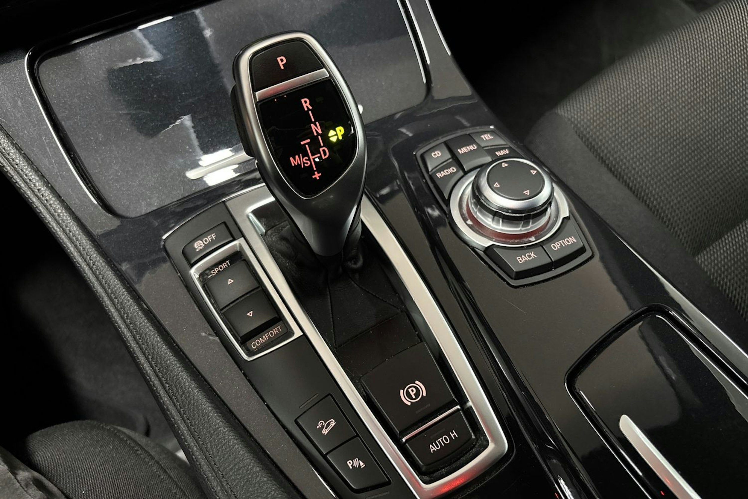 musta BMW 525 2011 kuva 22.