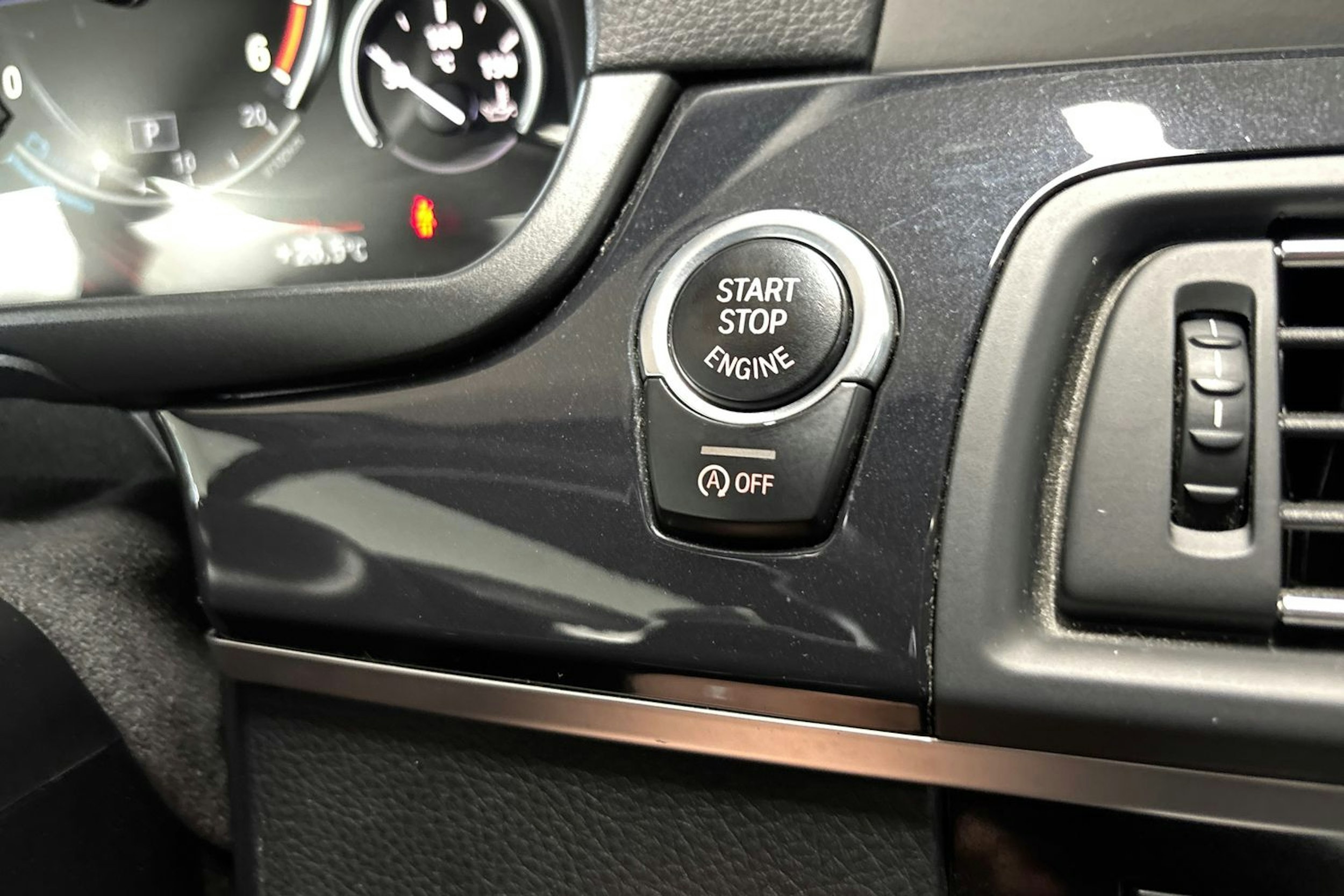 musta BMW 525 2011 kuva 23.