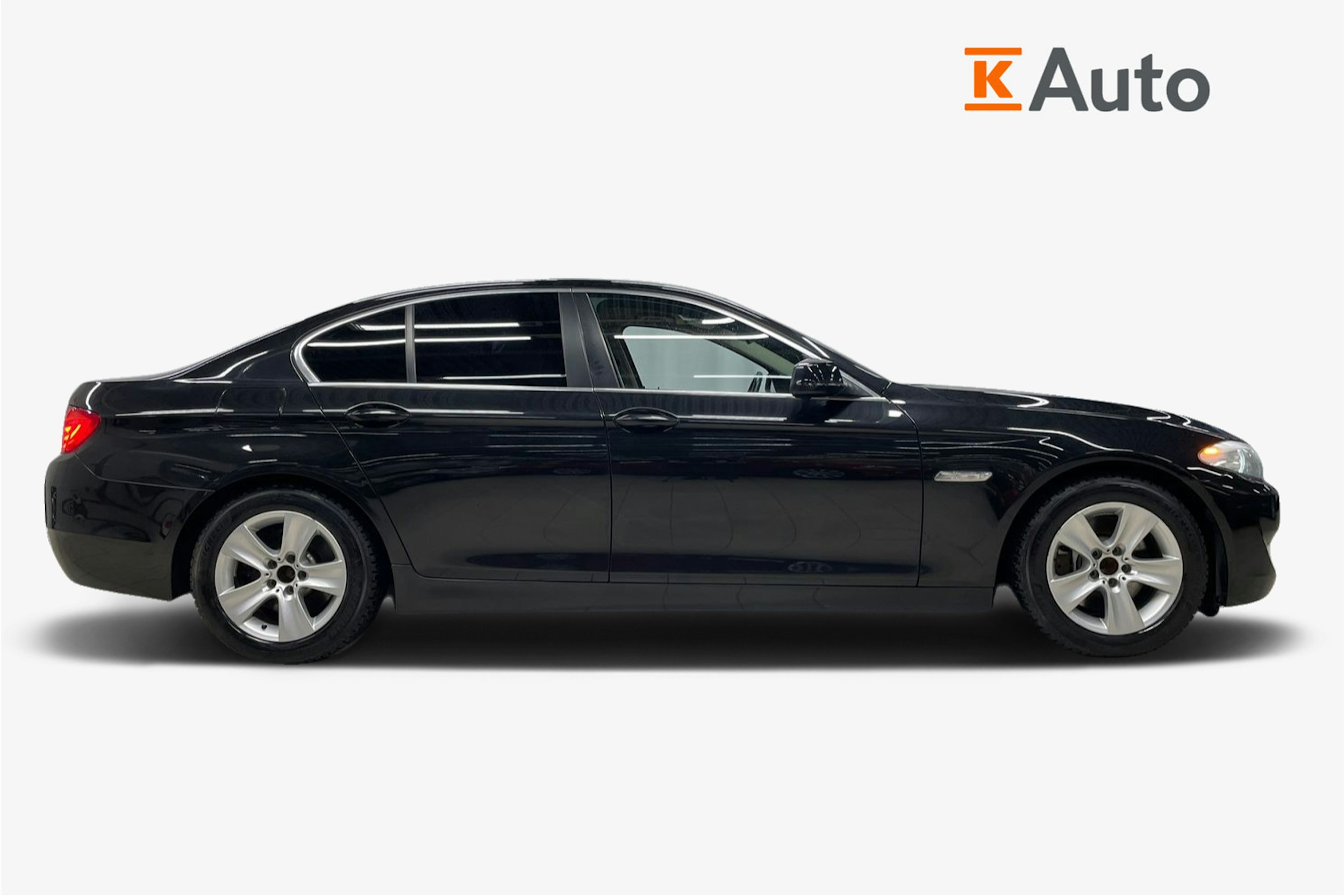 Musta BMW 525 2012 kuva 5.