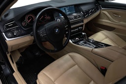 Musta BMW 525 2012 kuva 6.