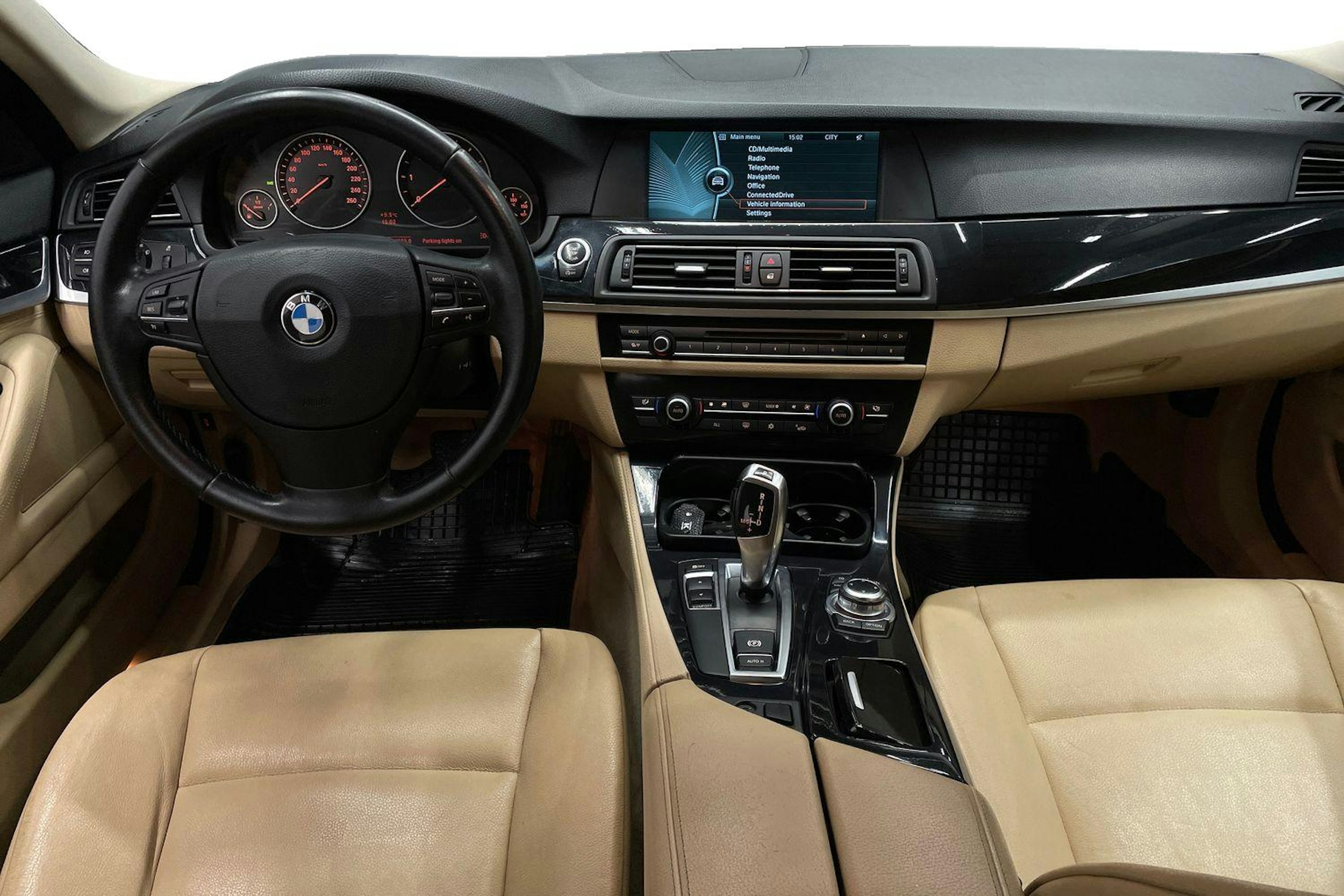 Musta BMW 525 2012 kuva 7.