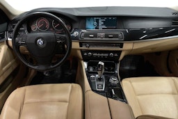 Musta BMW 525 2012 kuva 7.