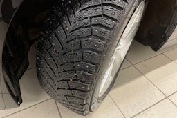 Musta BMW 525 2012 kuva 10.