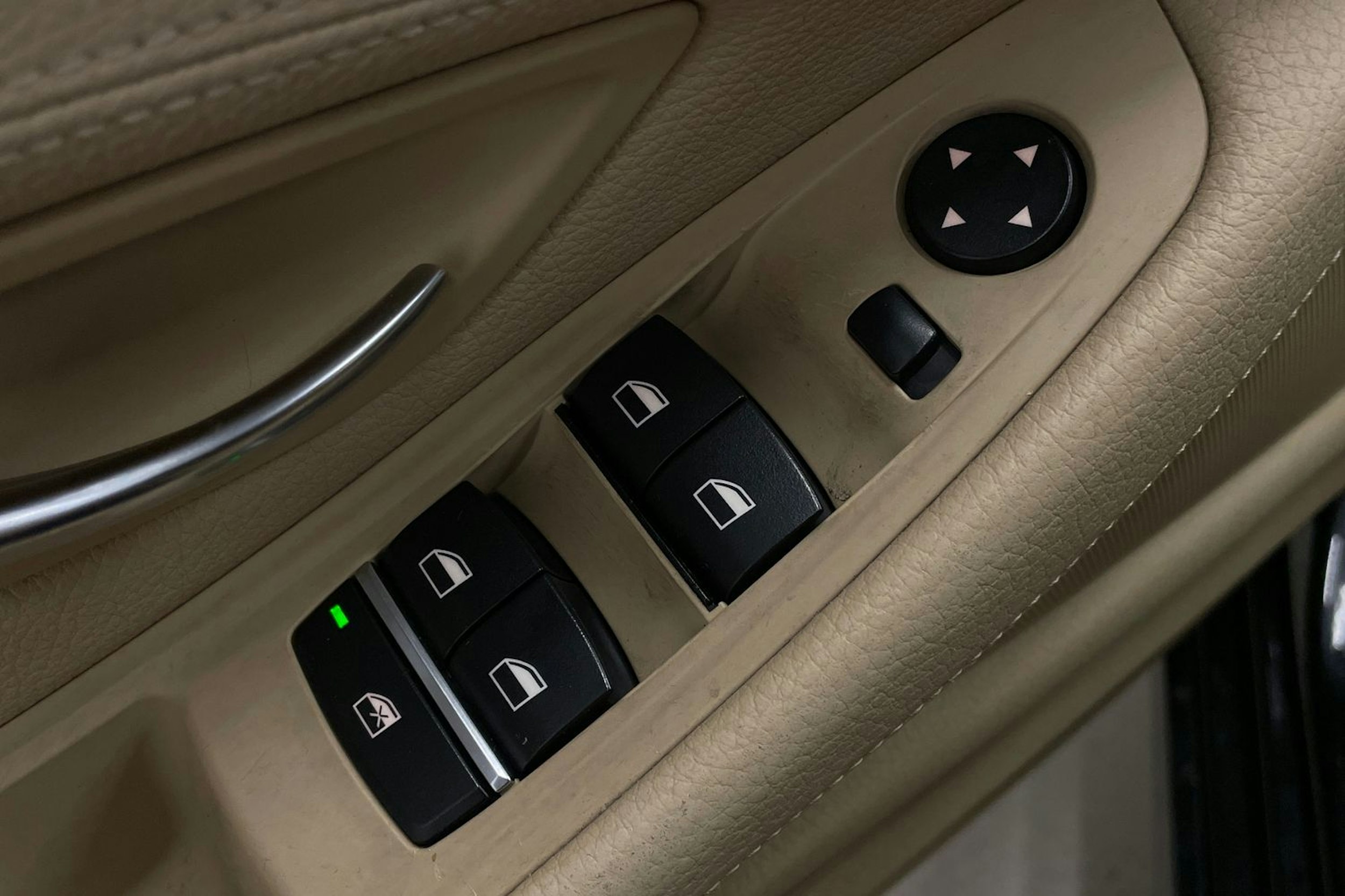 Musta BMW 525 2012 kuva 11.