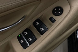 Musta BMW 525 2012 kuva 11.