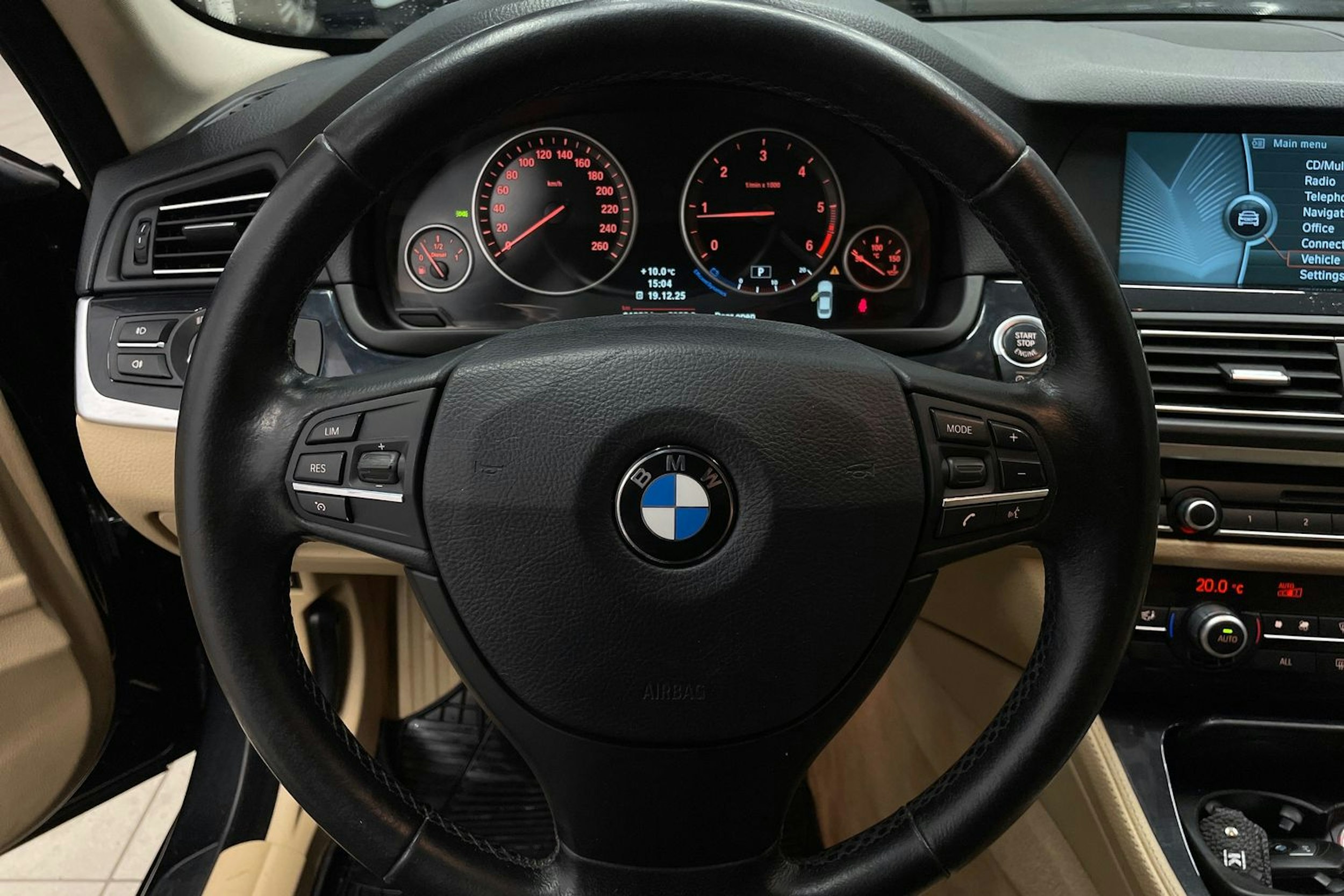Musta BMW 525 2012 kuva 13.
