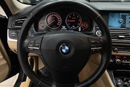 Musta BMW 525 2012 kuva 13.