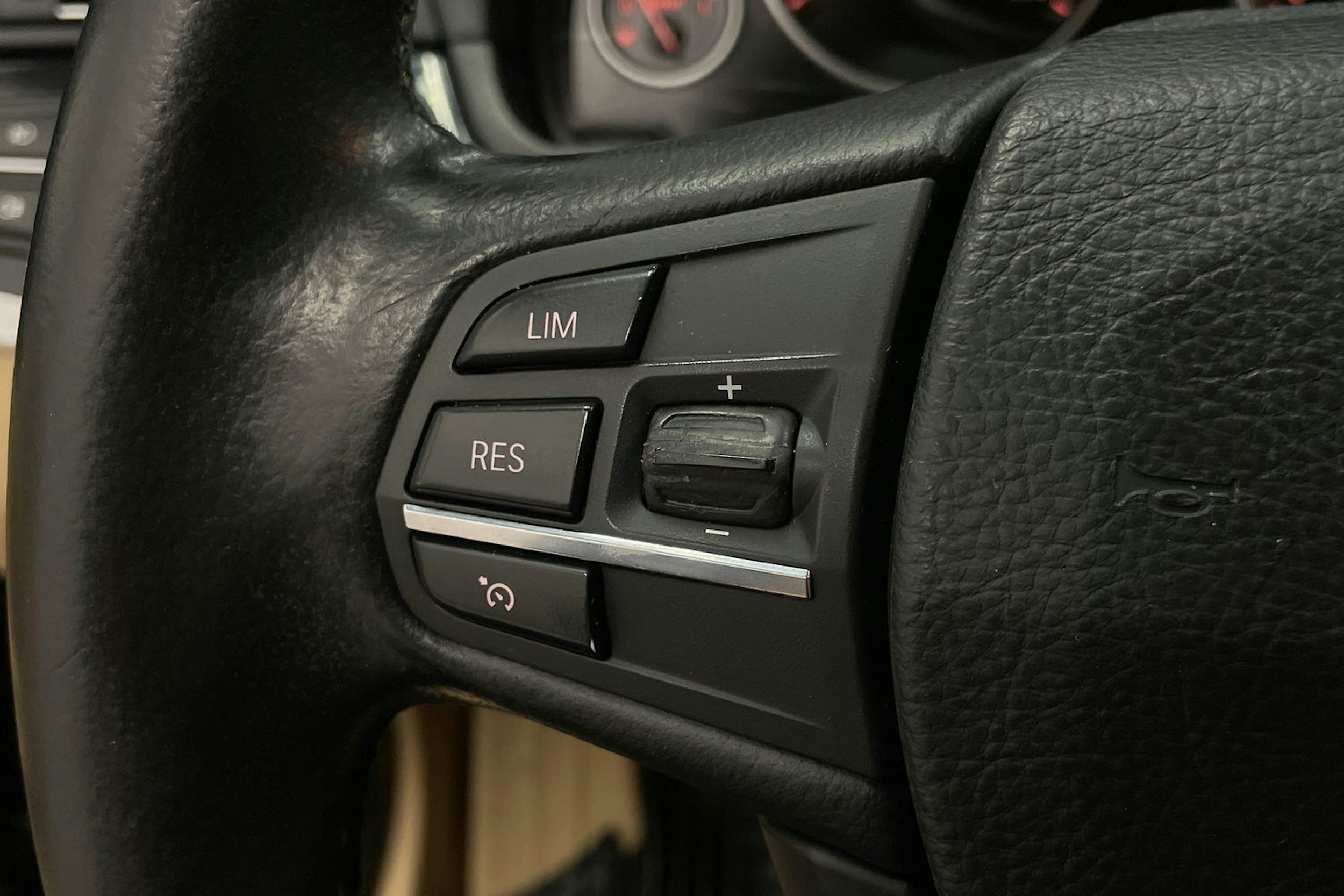 Musta BMW 525 2012 kuva 14.