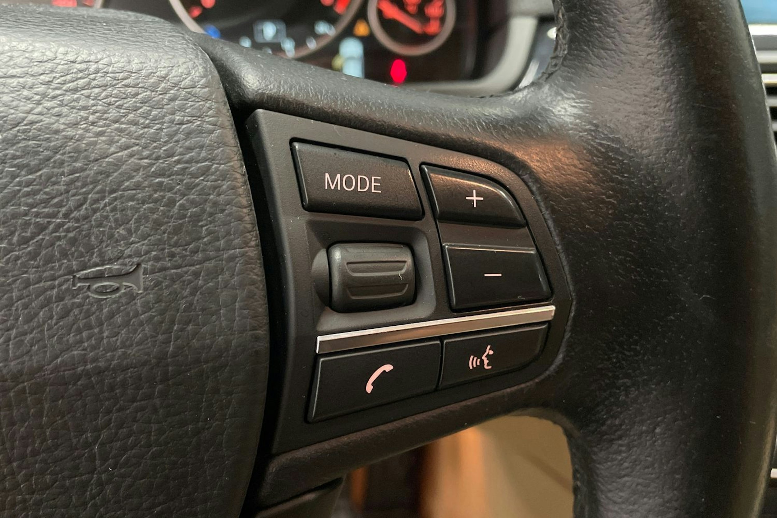 Musta BMW 525 2012 kuva 15.