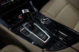 Musta BMW 525 2012 kuva 16.