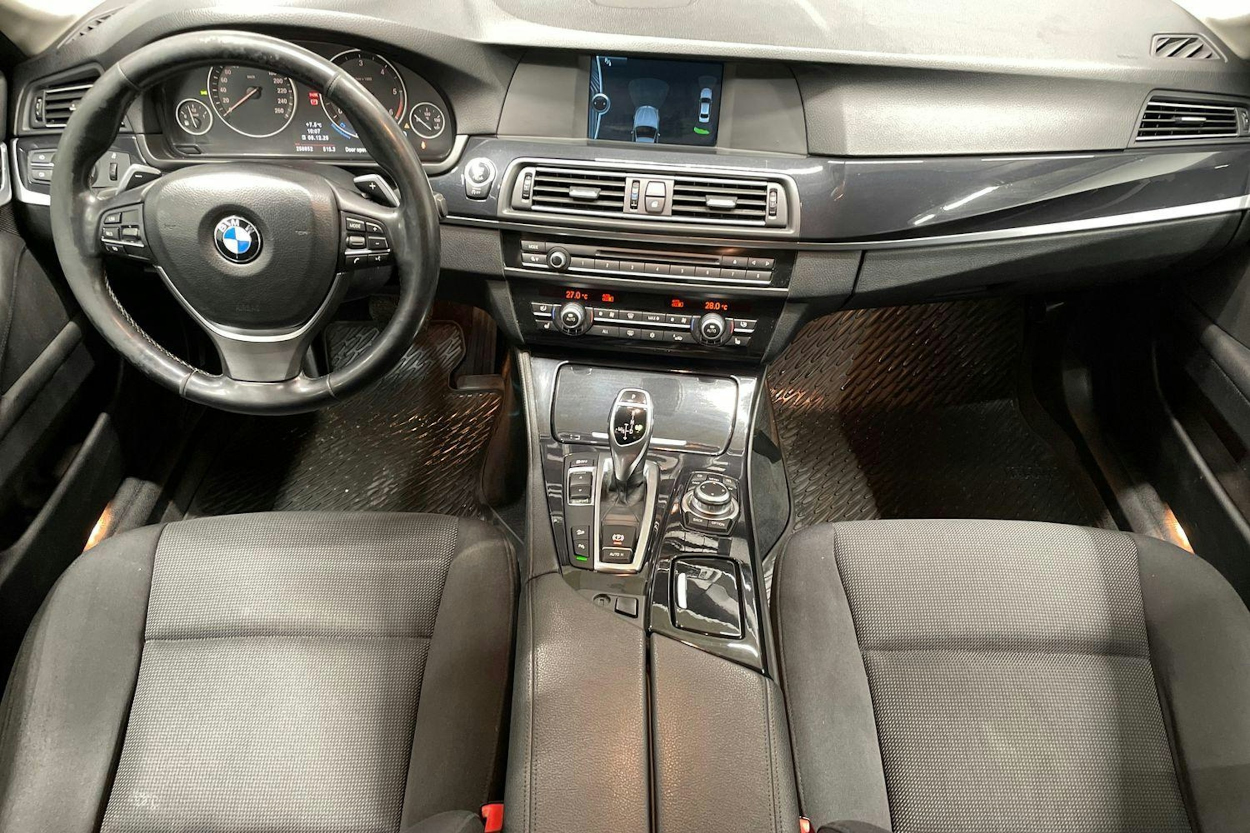 harmaa BMW 525 2012 kuva 9.