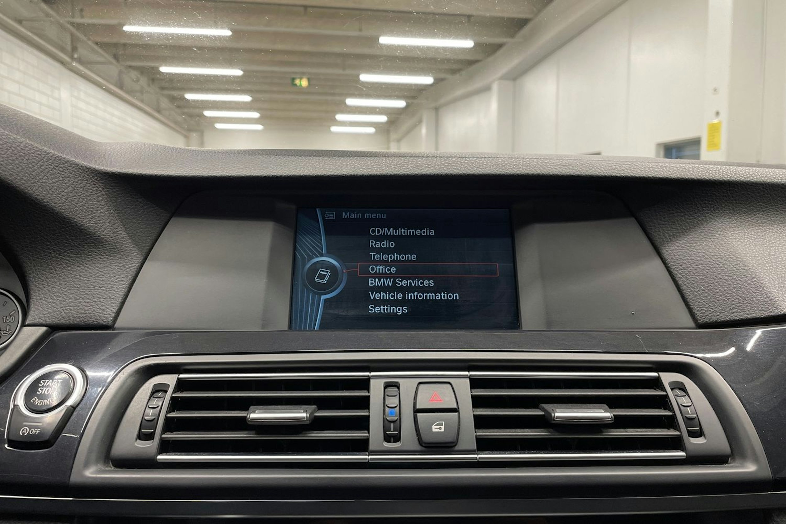 harmaa BMW 525 2012 kuva 17.