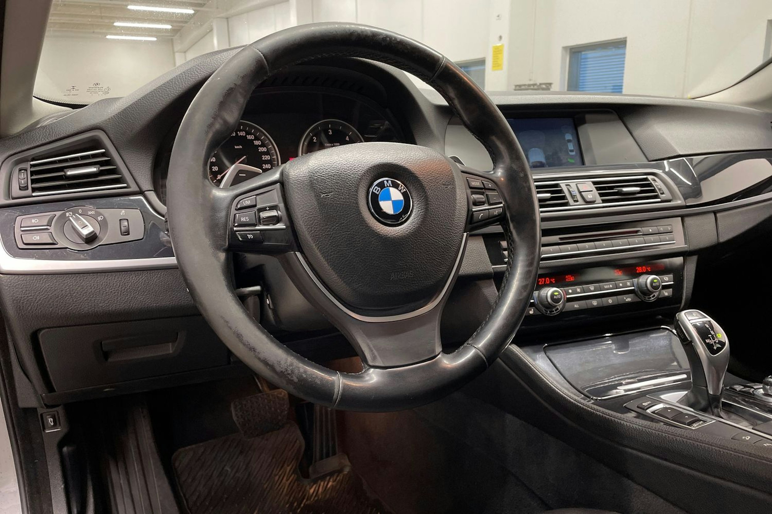 harmaa BMW 525 2012 kuva 28.