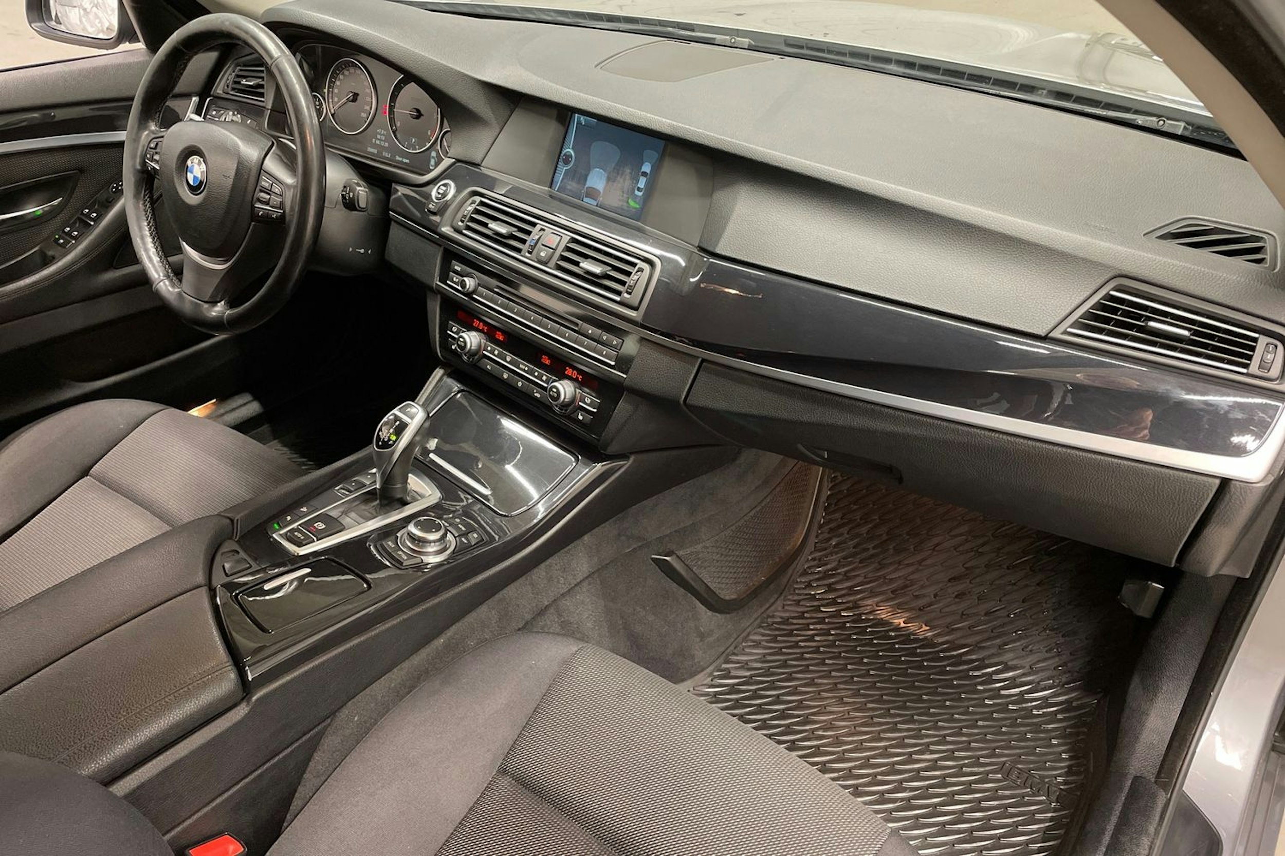 harmaa BMW 525 2012 kuva 30.