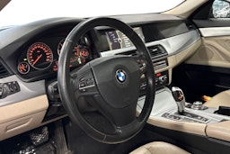 Ruskea (beige) BMW 525 2012 kuva 3.