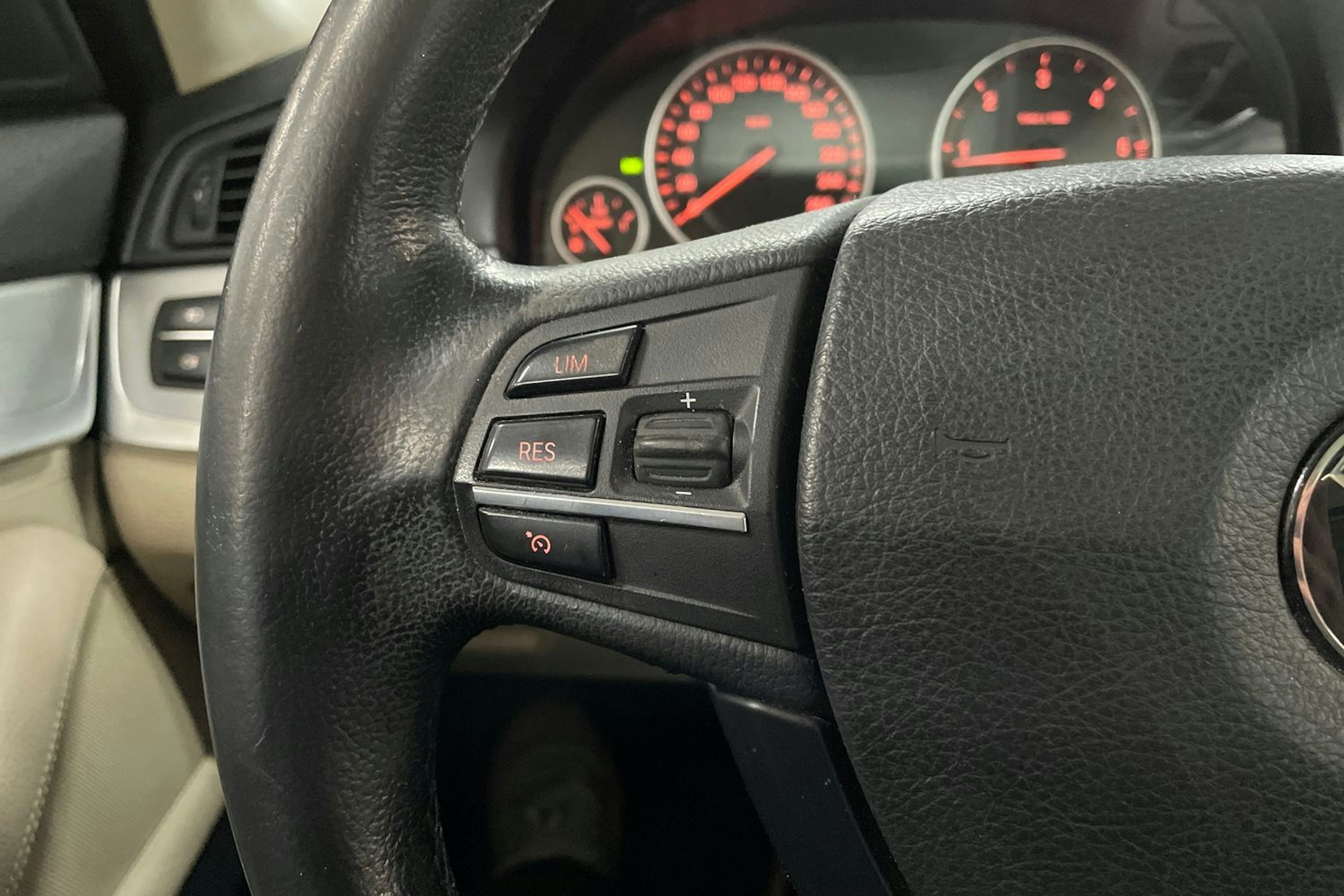 Ruskea (beige) BMW 525 2012 kuva 15.