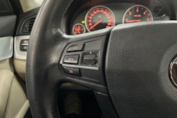 Ruskea (beige) BMW 525 2012 kuva 15.