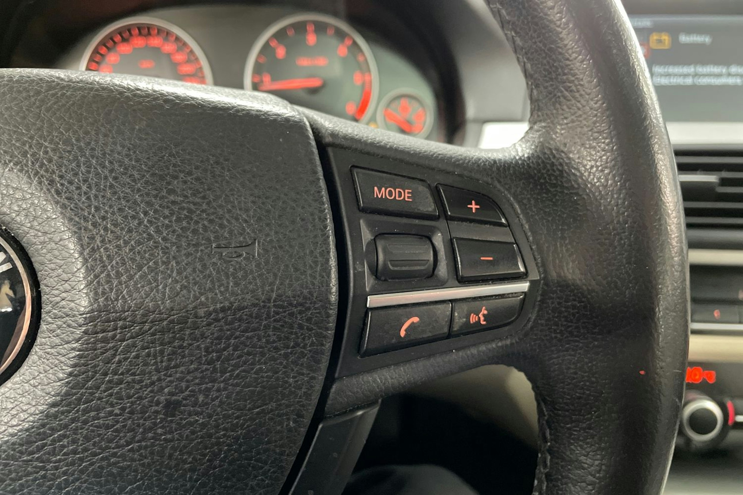 Ruskea (beige) BMW 525 2012 kuva 16.