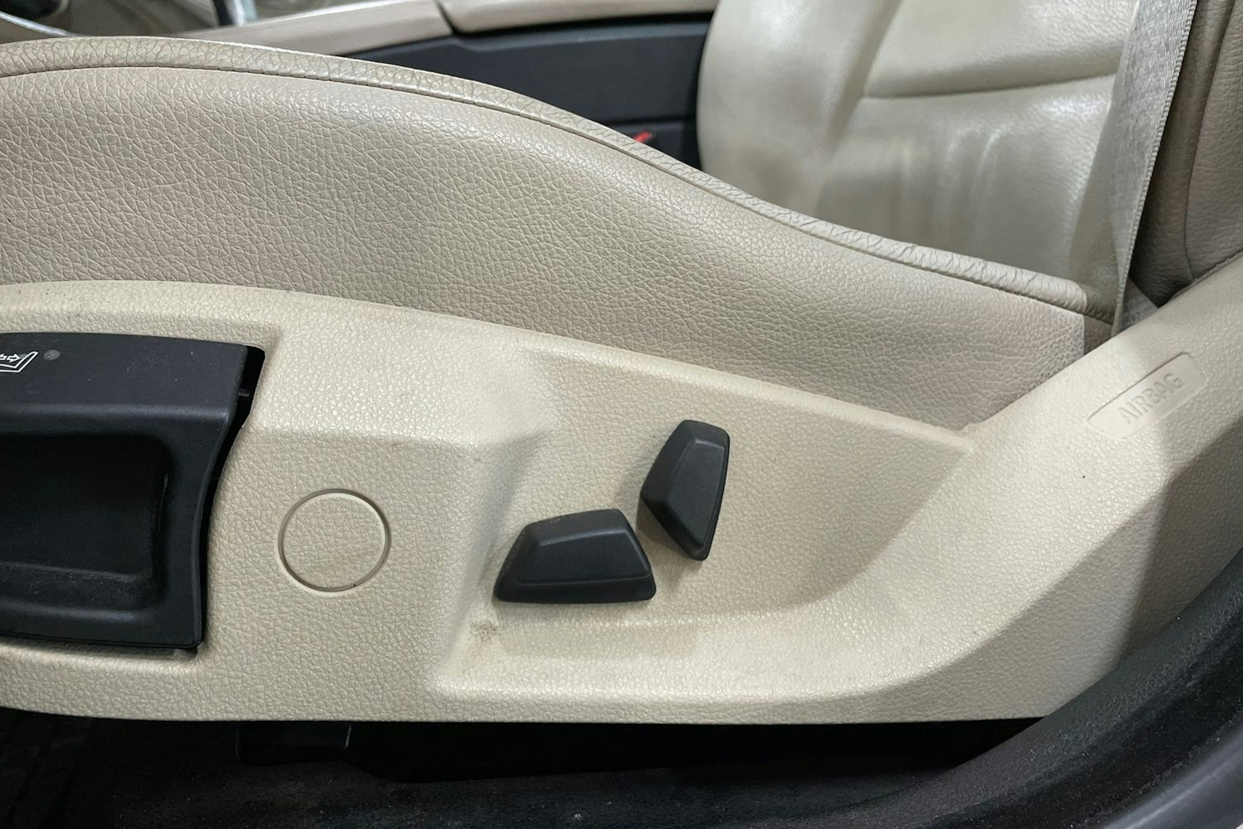 Ruskea (beige) BMW 525 2012 kuva 23.