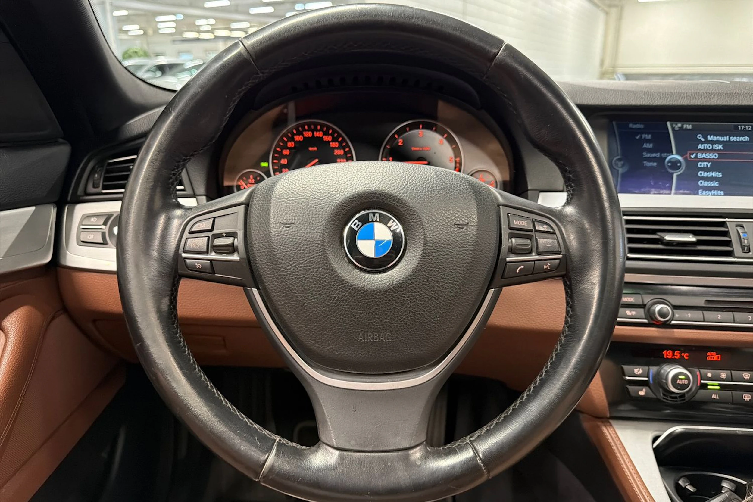 sininen BMW 525 2012 kuva 12.
