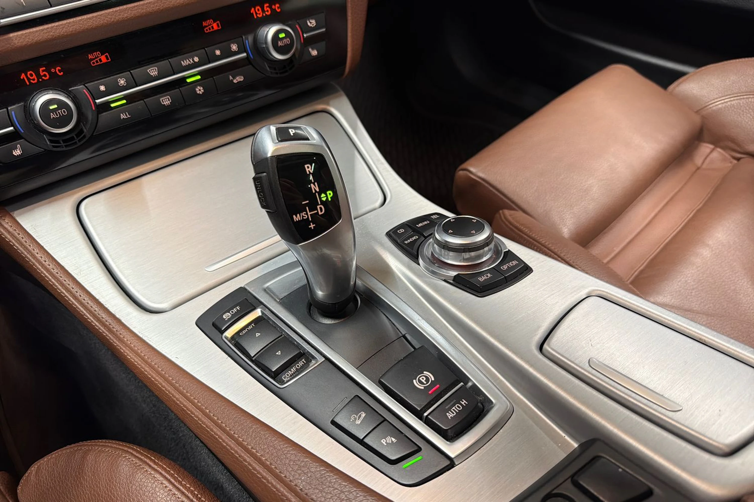 sininen BMW 525 2012 kuva 22.