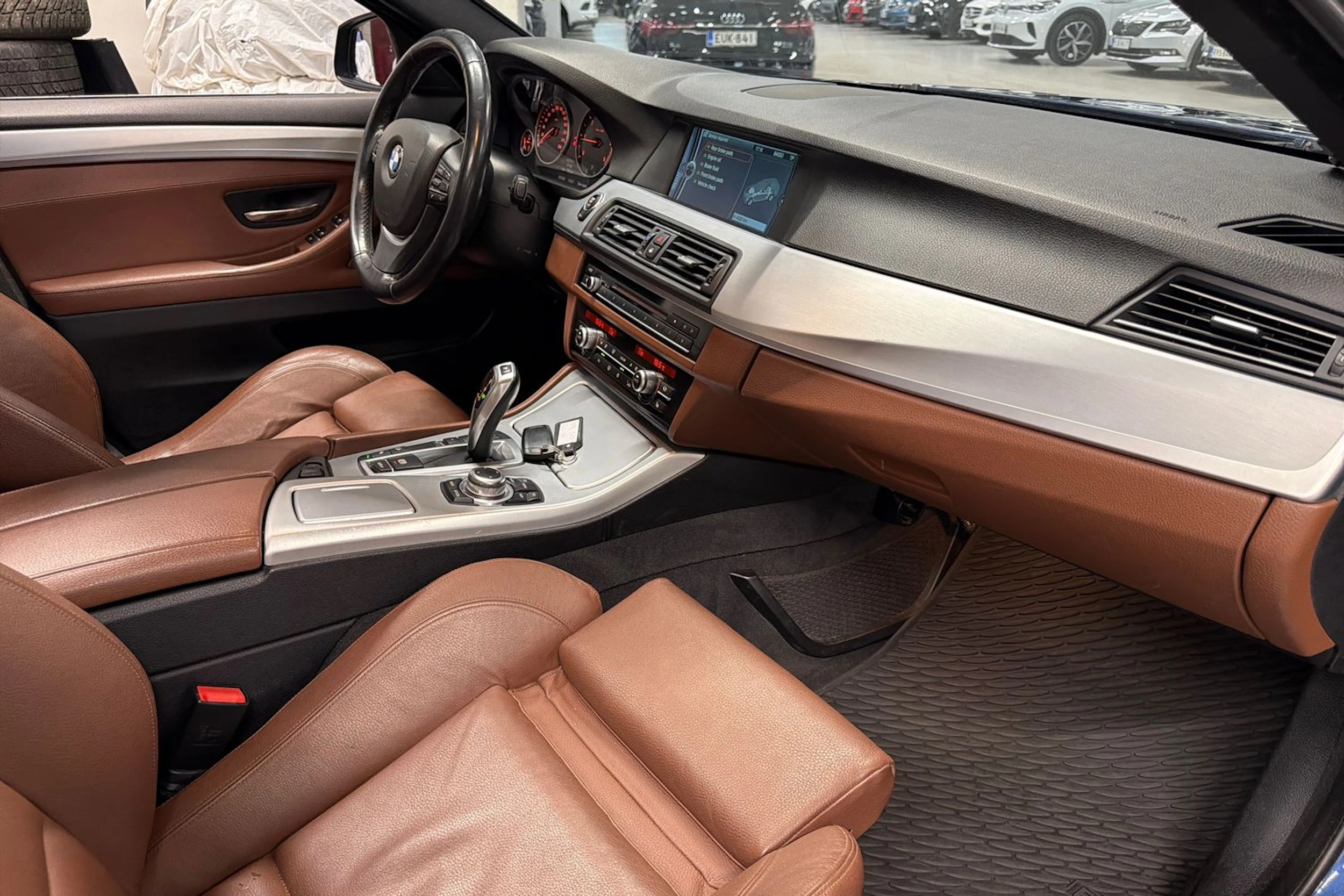 sininen BMW 525 2012 kuva 24.
